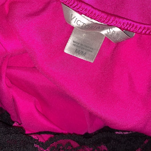 Victoria’s Secret Magenta Lace Trim Satin Babydoll Slip from 2011, size medium - Picture 3 of 5